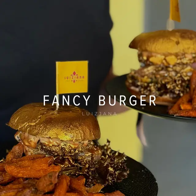 Burger Fancy z frytkami i żółtą flagą Luizjana